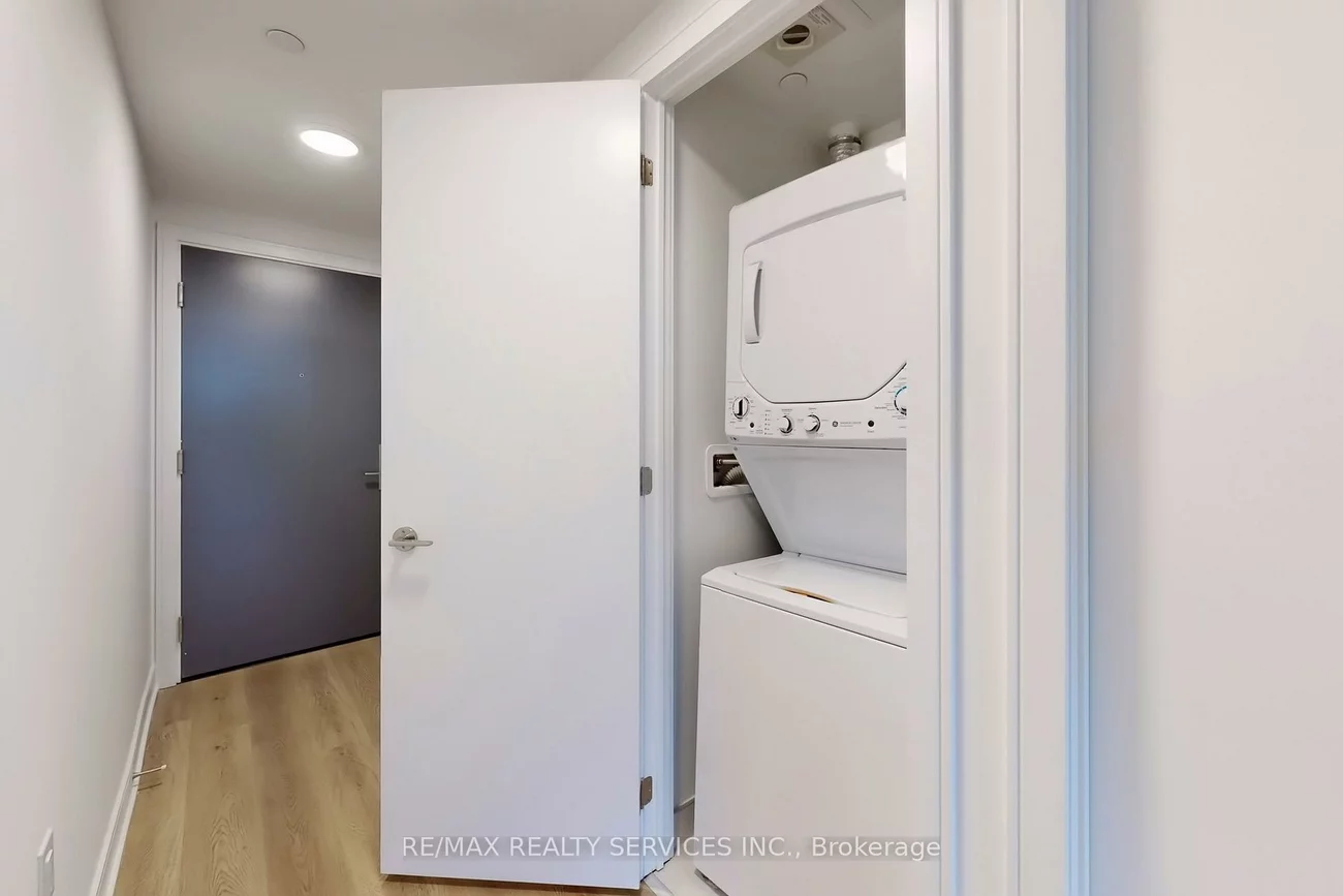 86, Dundas, Cooksville, Mississauga