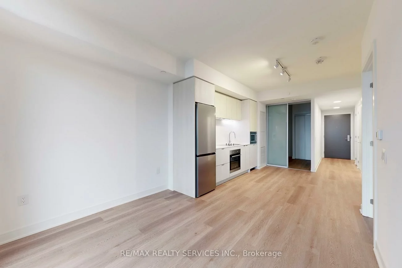 86, Dundas, Cooksville, Mississauga