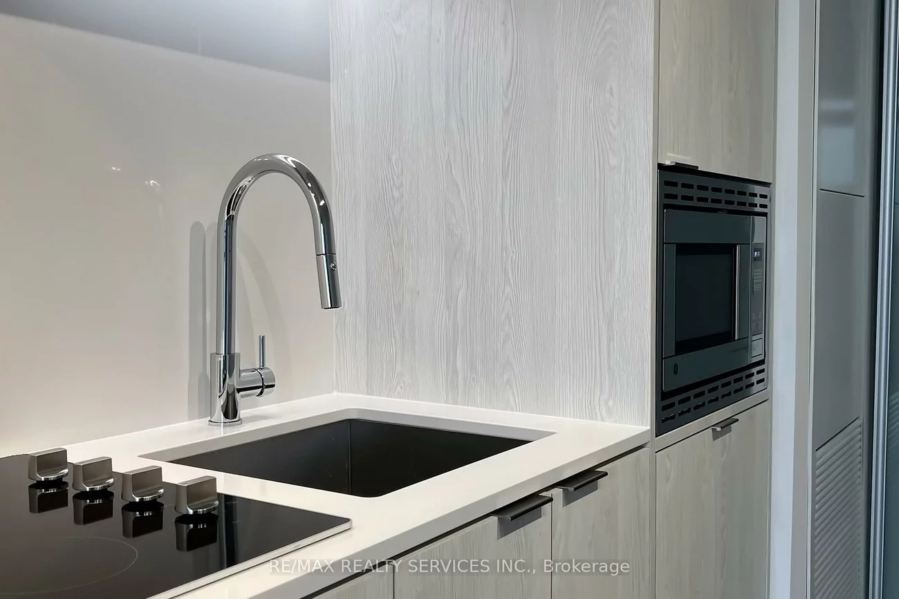 86, Dundas, Cooksville, Mississauga
