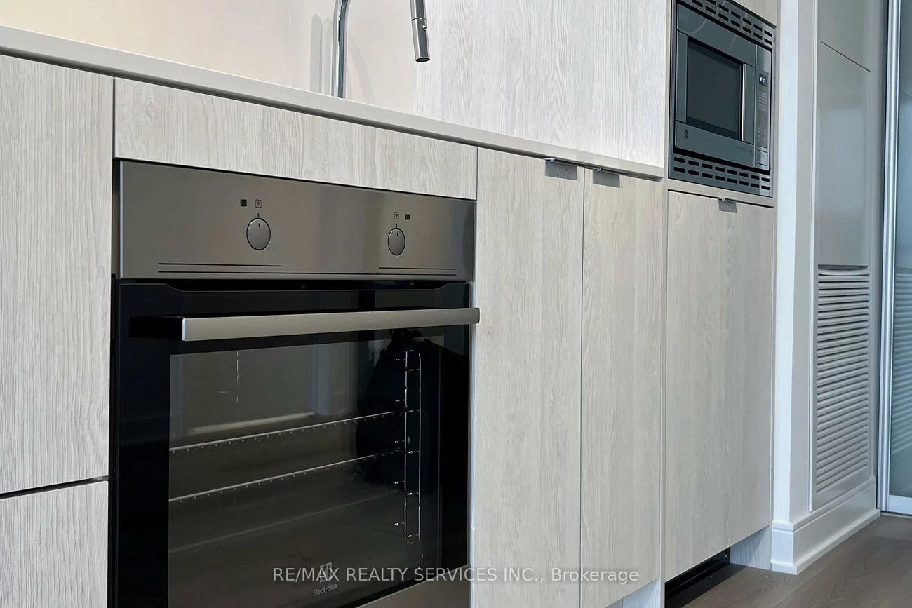 86, Dundas, Cooksville, Mississauga
