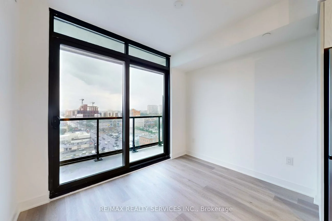 86, Dundas, Cooksville, Mississauga