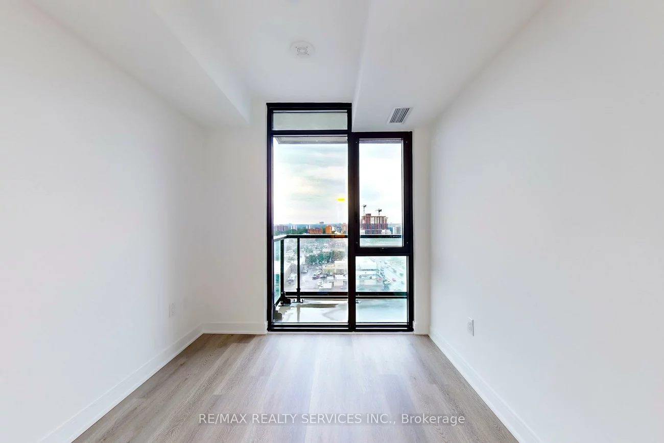 86, Dundas, Cooksville, Mississauga