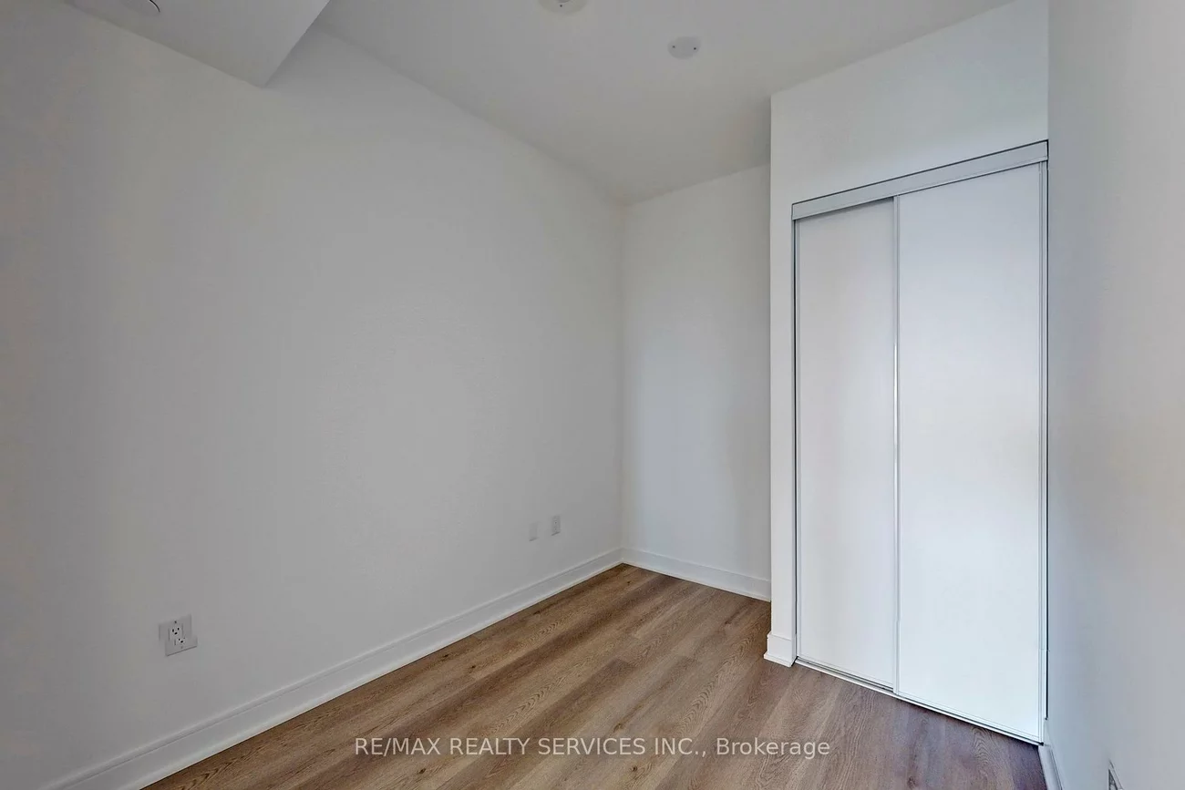 86, Dundas, Cooksville, Mississauga