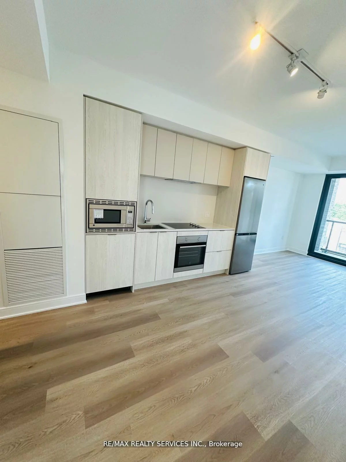 86, Dundas, Cooksville, Mississauga