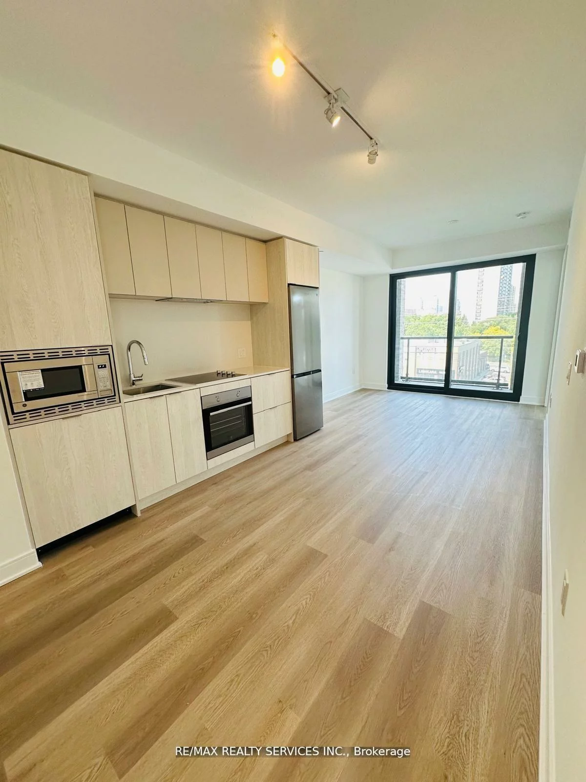 86, Dundas, Cooksville, Mississauga