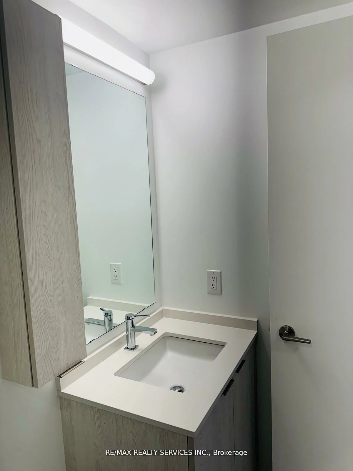 86, Dundas, Cooksville, Mississauga