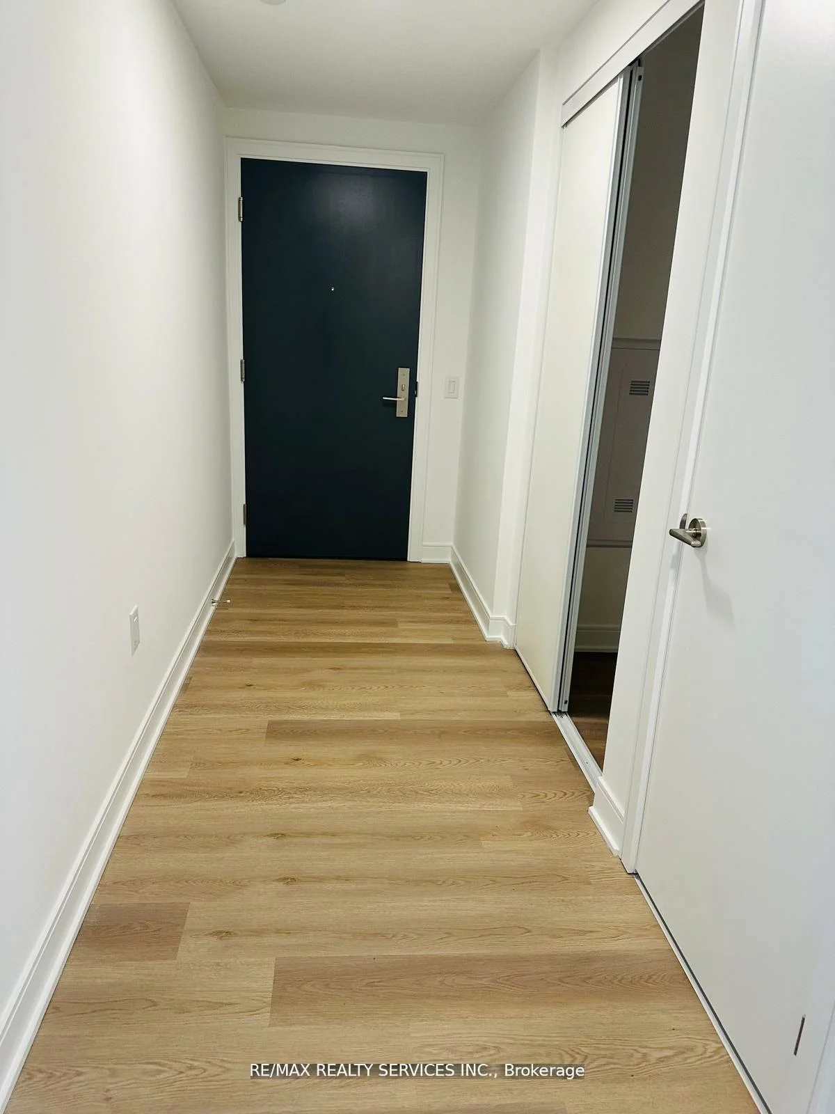 86, Dundas, Cooksville, Mississauga