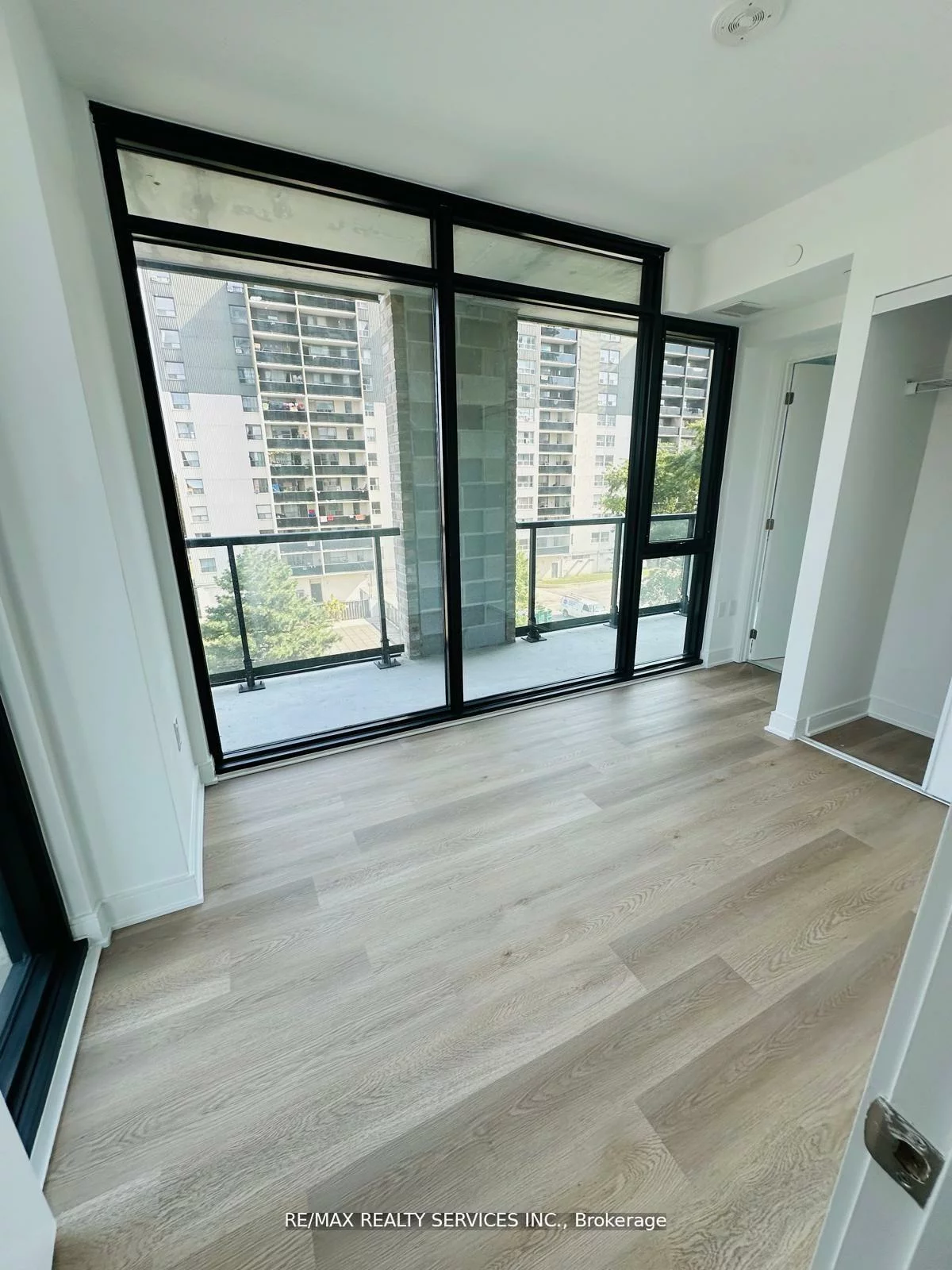 86, Dundas, Cooksville, Mississauga