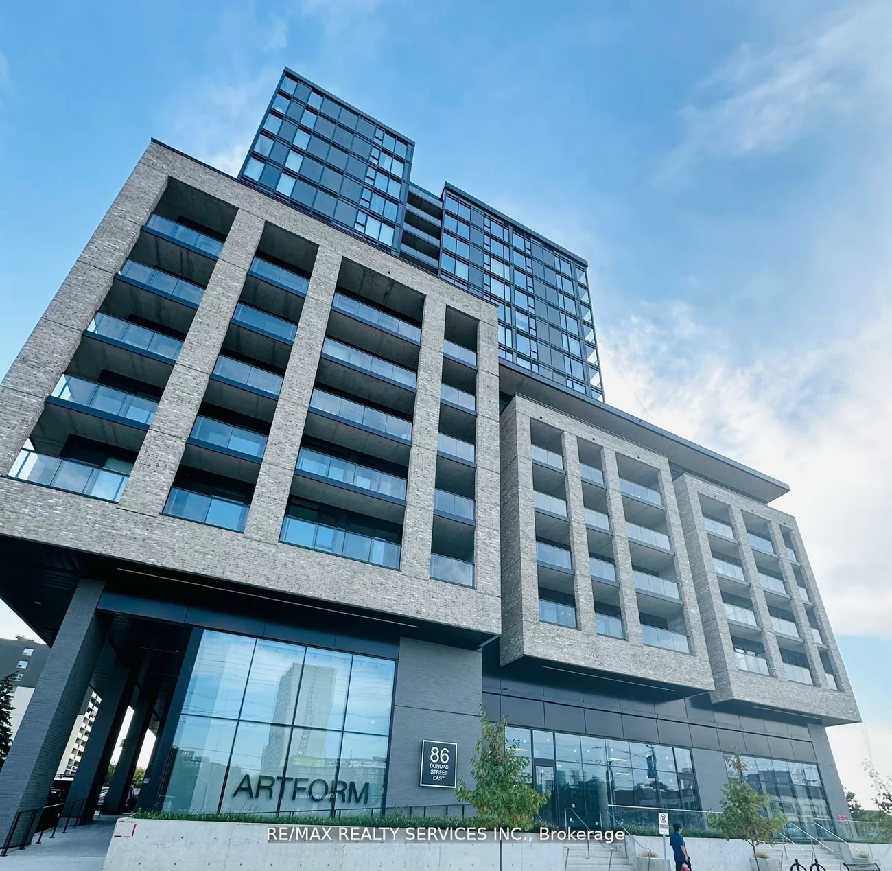 86, Dundas, Cooksville, Mississauga