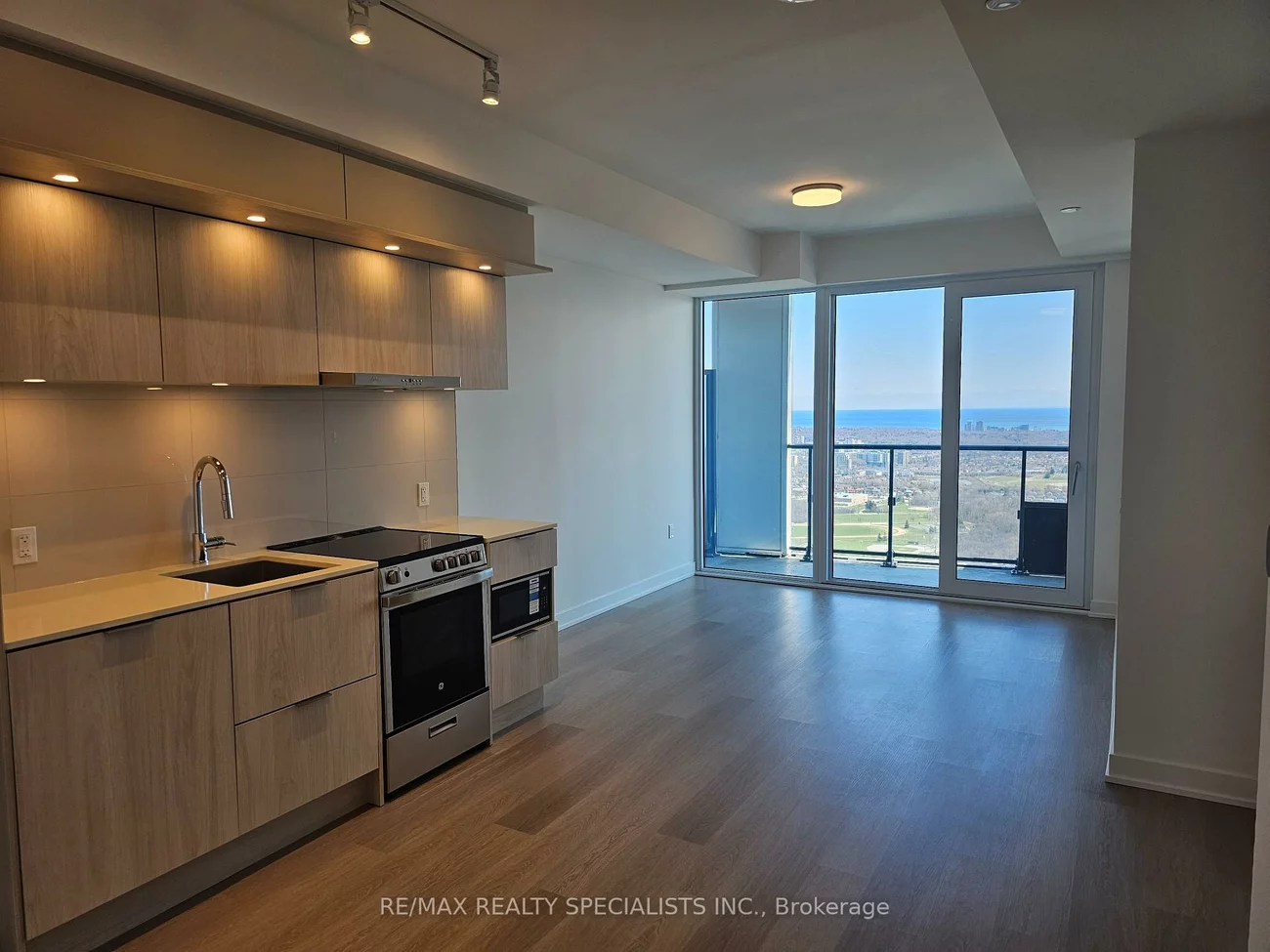 448, Burnhamthorpe, City Centre, Mississauga