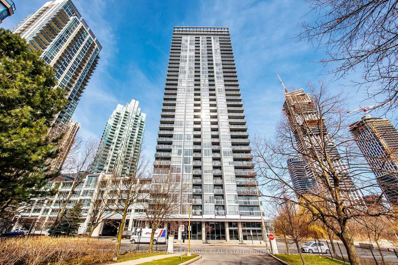 223, Webb, City Centre, Mississauga