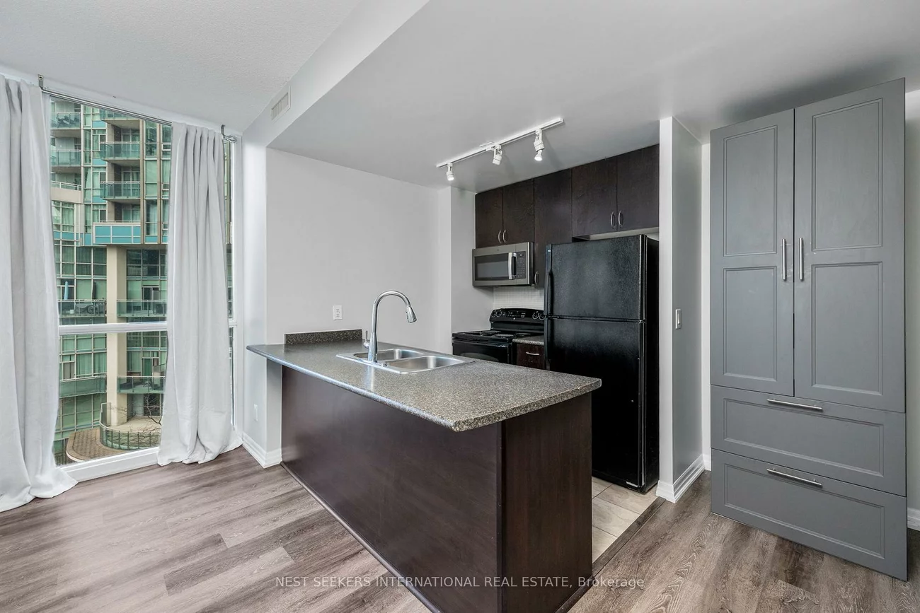 223, Webb, City Centre, Mississauga