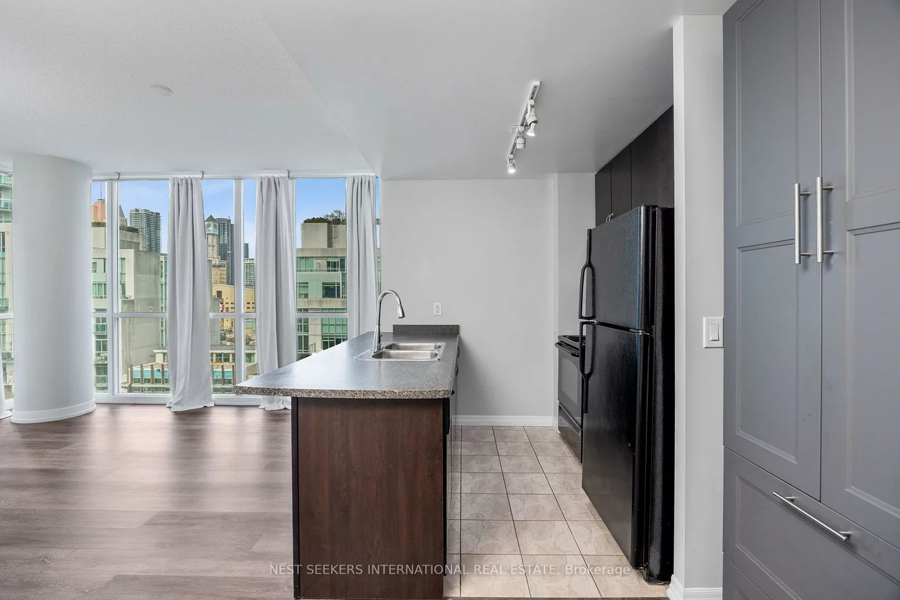223, Webb, City Centre, Mississauga