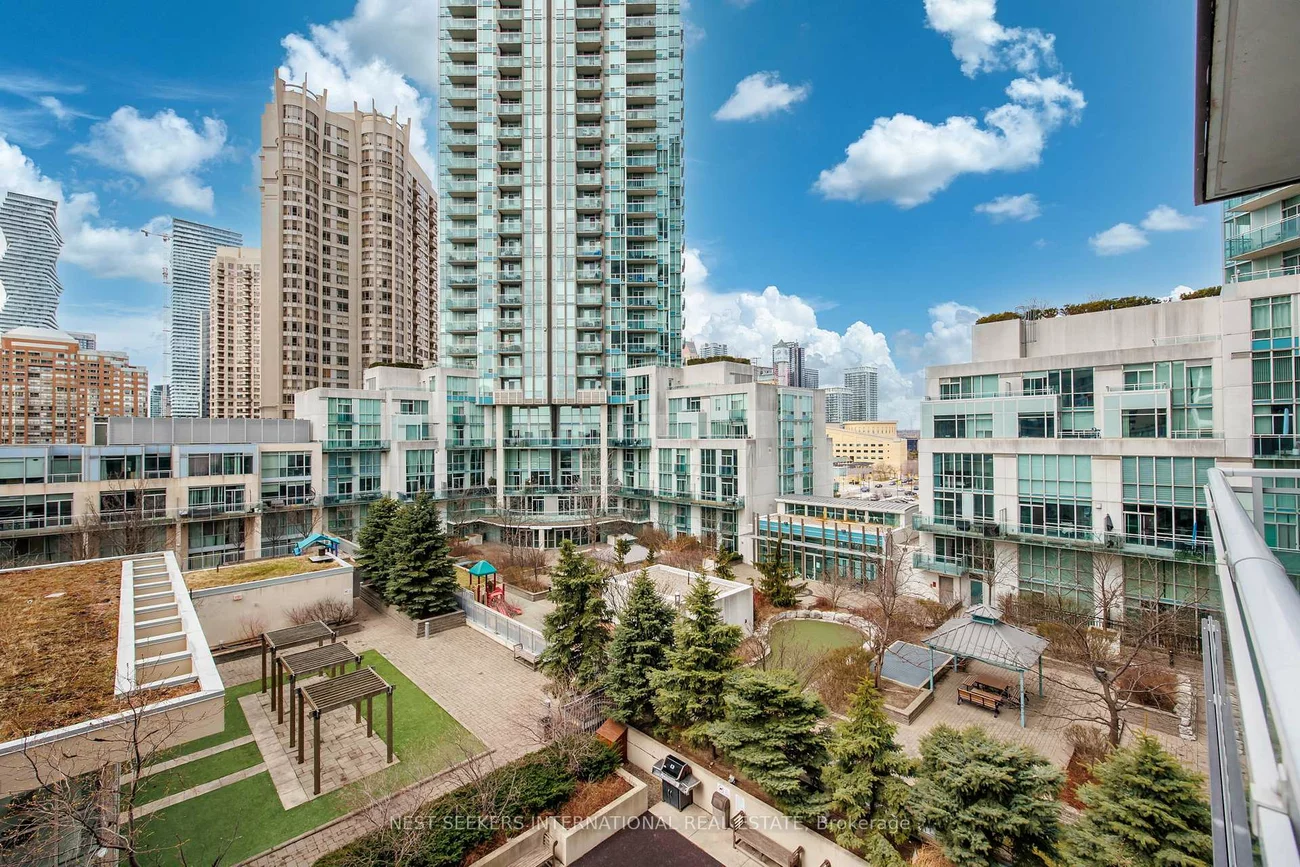 223, Webb, City Centre, Mississauga