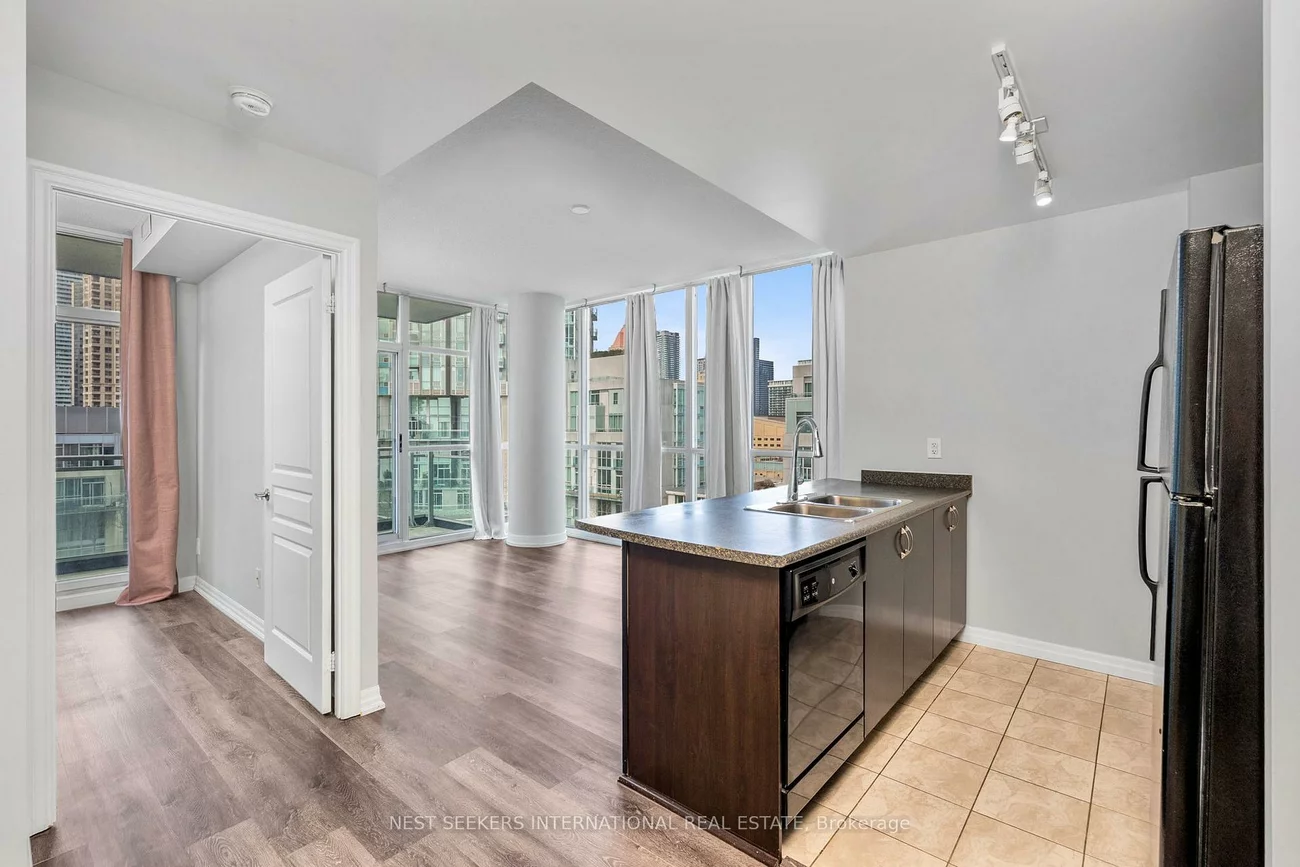 223, Webb, City Centre, Mississauga