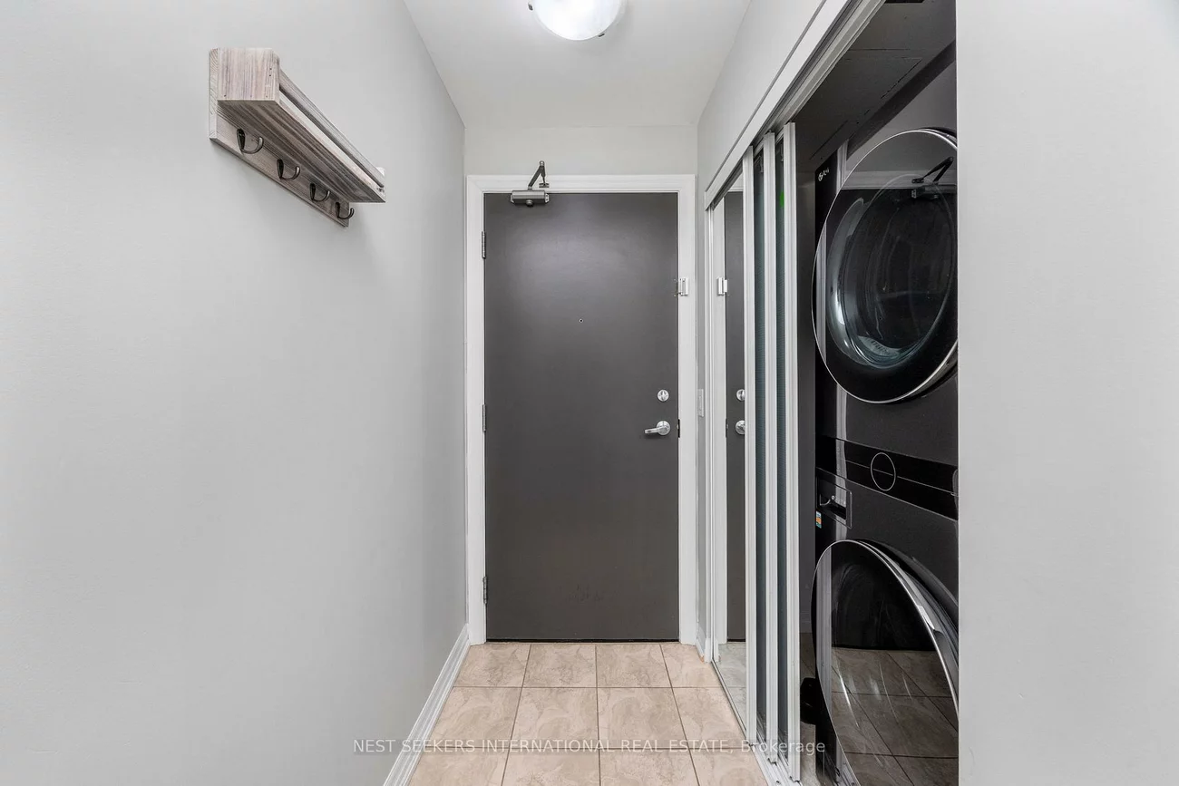 223, Webb, City Centre, Mississauga