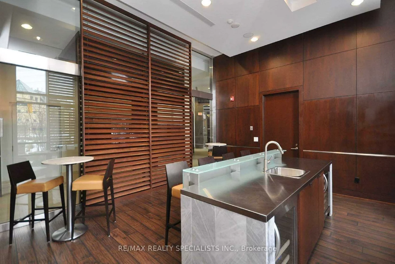 330, Burnhamthorpe, City Centre, Mississauga