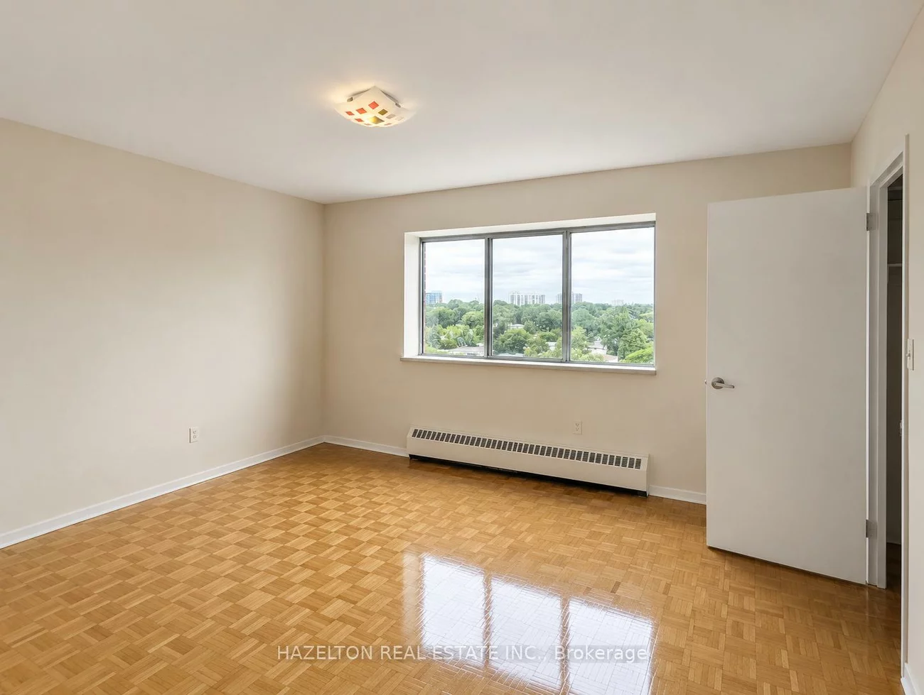 1665, Bloor, Applewood, Mississauga