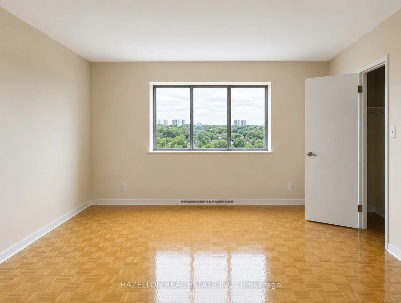 1665, Bloor, Applewood, Mississauga