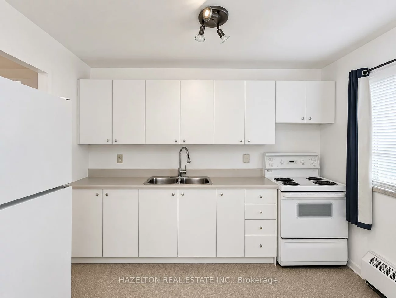 1665, Bloor, Applewood, Mississauga