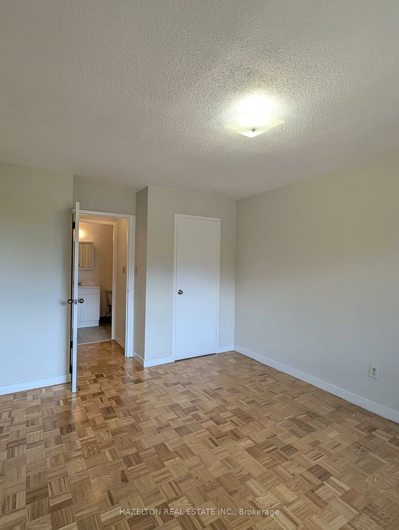 1665, Bloor, Applewood, Mississauga