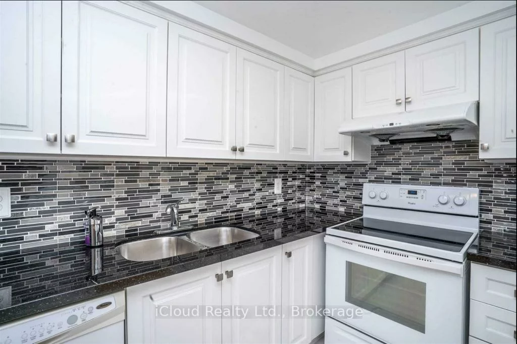 135, Hillcrest, Cooksville, Mississauga