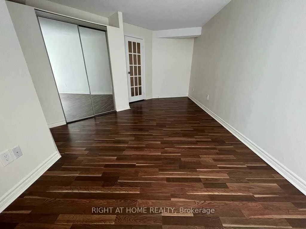 3650, Kaneff, Mississauga Valleys, Mississauga