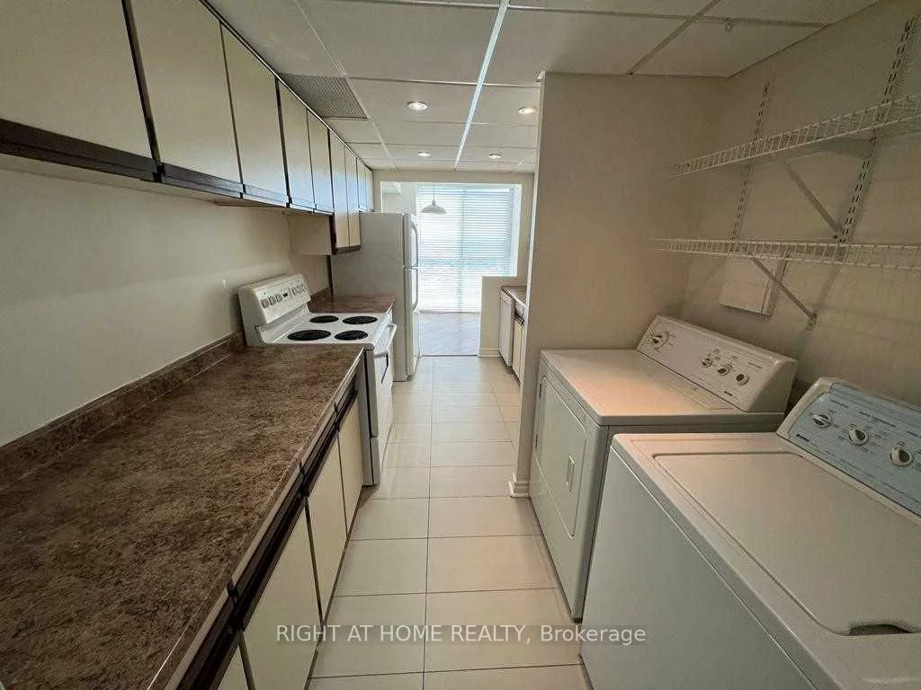 3650, Kaneff, Mississauga Valleys, Mississauga