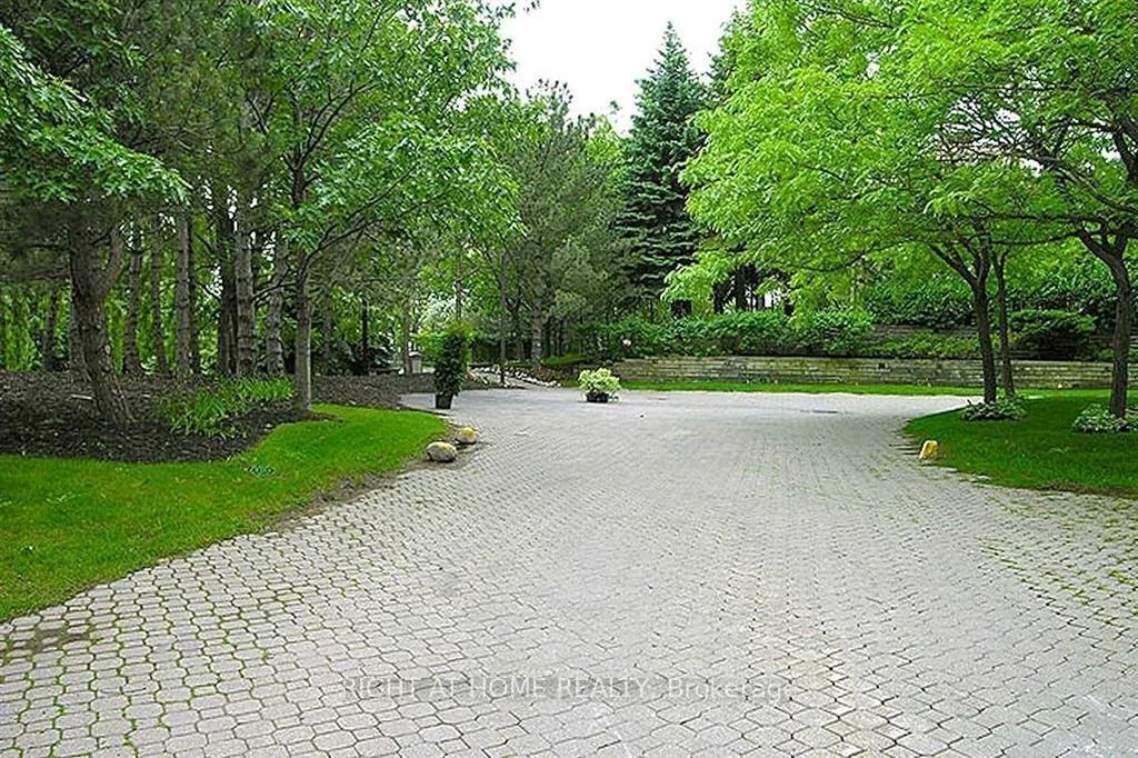 3650, Kaneff, Mississauga Valleys, Mississauga