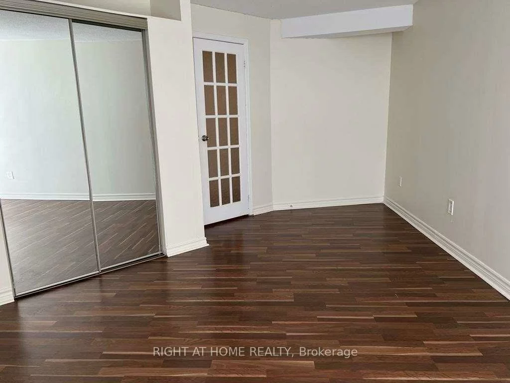 3650, Kaneff, Mississauga Valleys, Mississauga