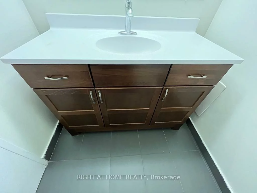 3650, Kaneff, Mississauga Valleys, Mississauga