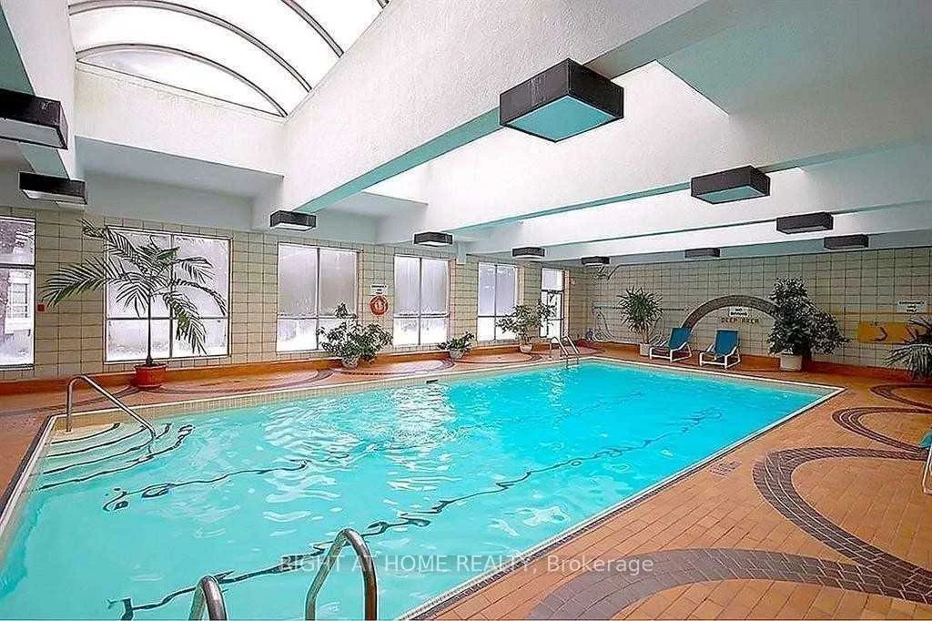 3650, Kaneff, Mississauga Valleys, Mississauga