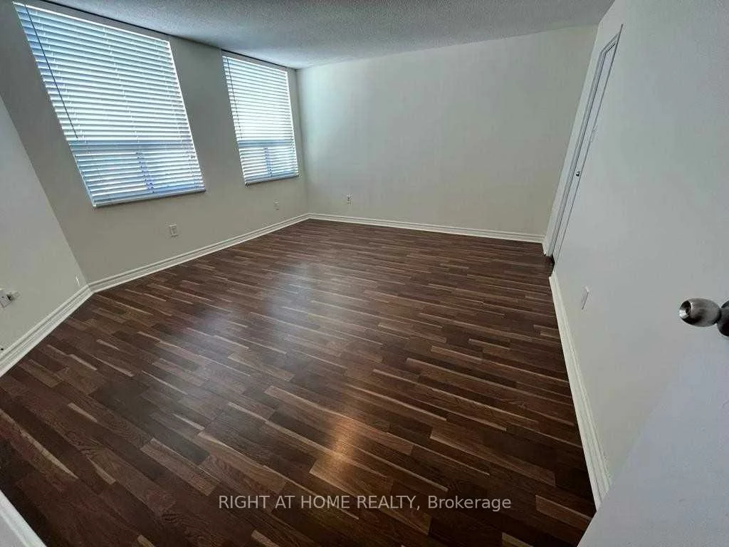 3650, Kaneff, Mississauga Valleys, Mississauga