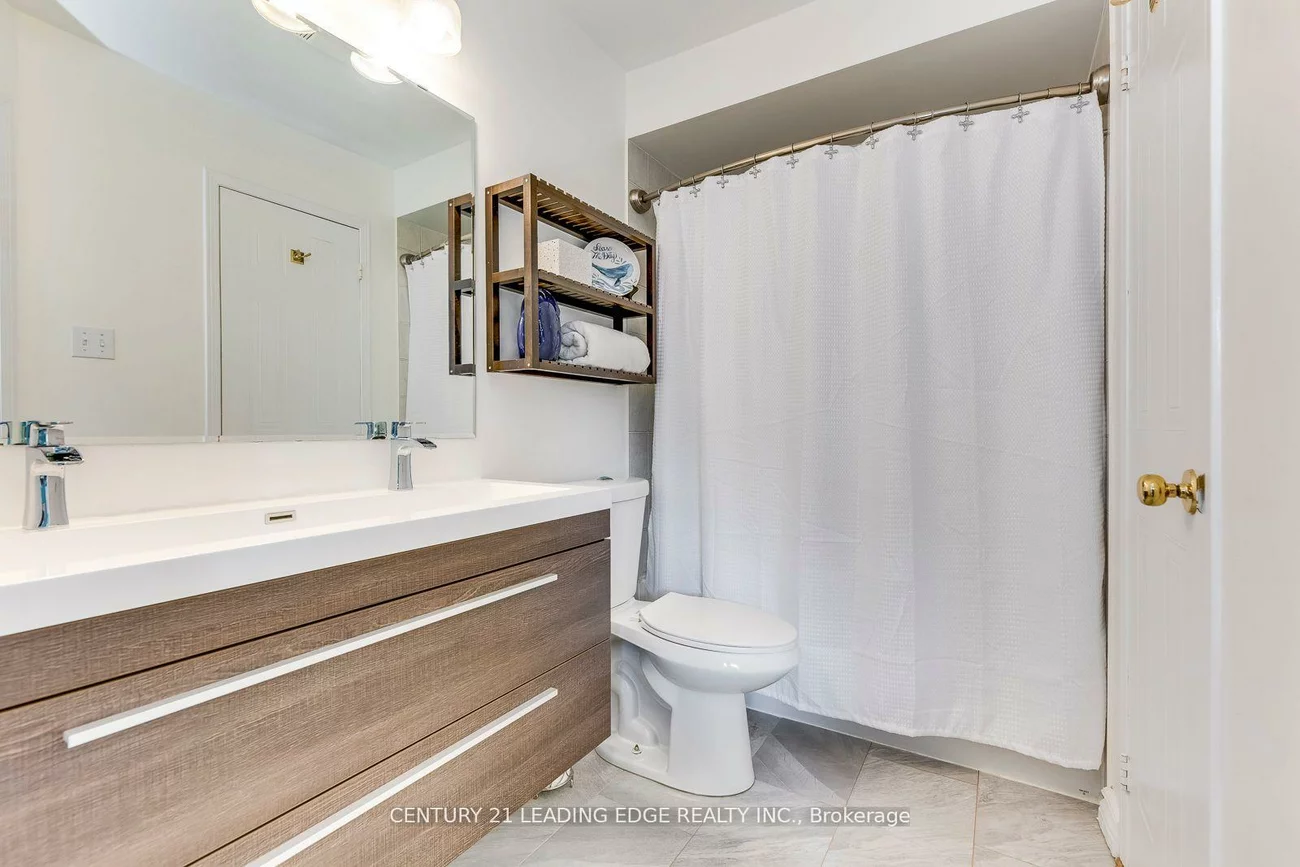 2945, Thomas, Central Erin Mills, Mississauga