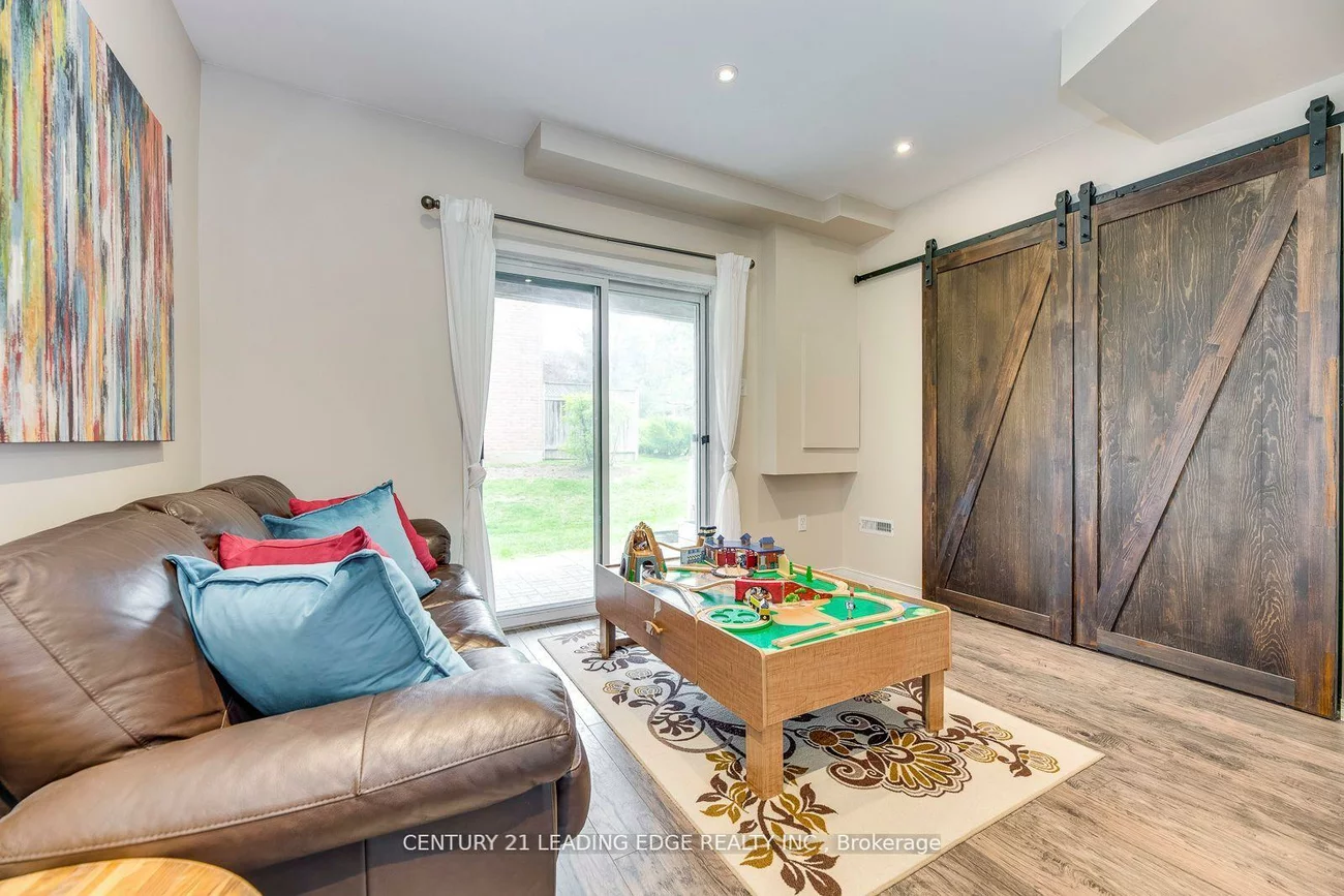 2945, Thomas, Central Erin Mills, Mississauga