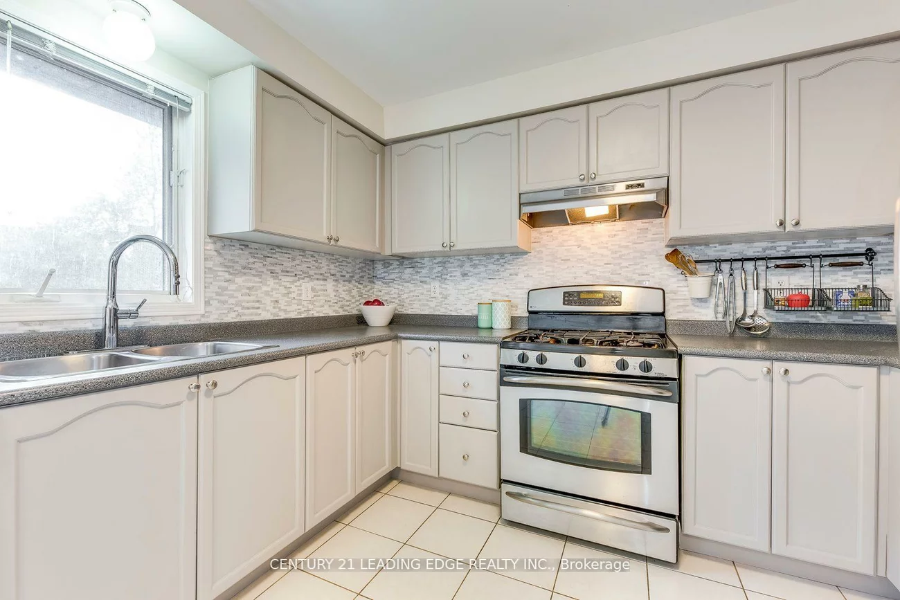 2945, Thomas, Central Erin Mills, Mississauga