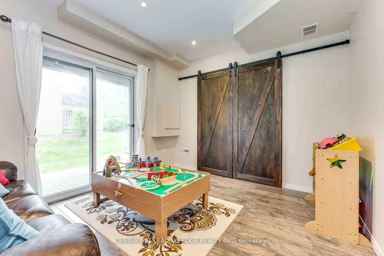 2945, Thomas, Central Erin Mills, Mississauga