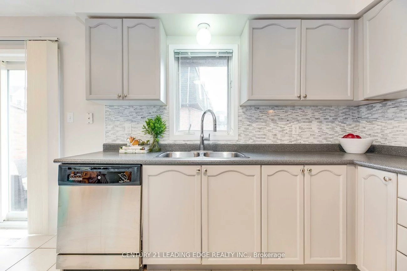 2945, Thomas, Central Erin Mills, Mississauga