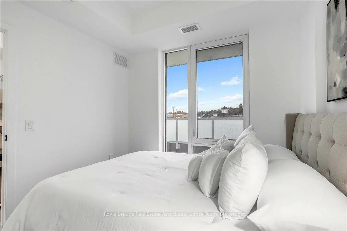 215, Lakeshore, Port Credit, Mississauga