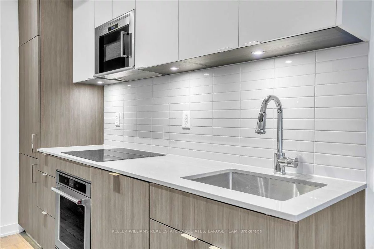215, Lakeshore, Port Credit, Mississauga