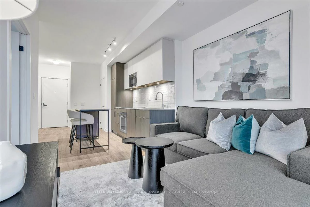 215, Lakeshore, Port Credit, Mississauga