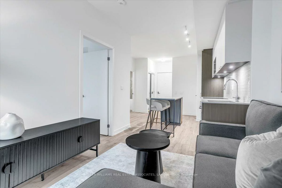 215, Lakeshore, Port Credit, Mississauga