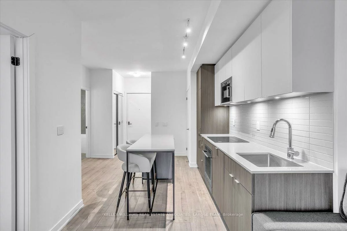 215, Lakeshore, Port Credit, Mississauga