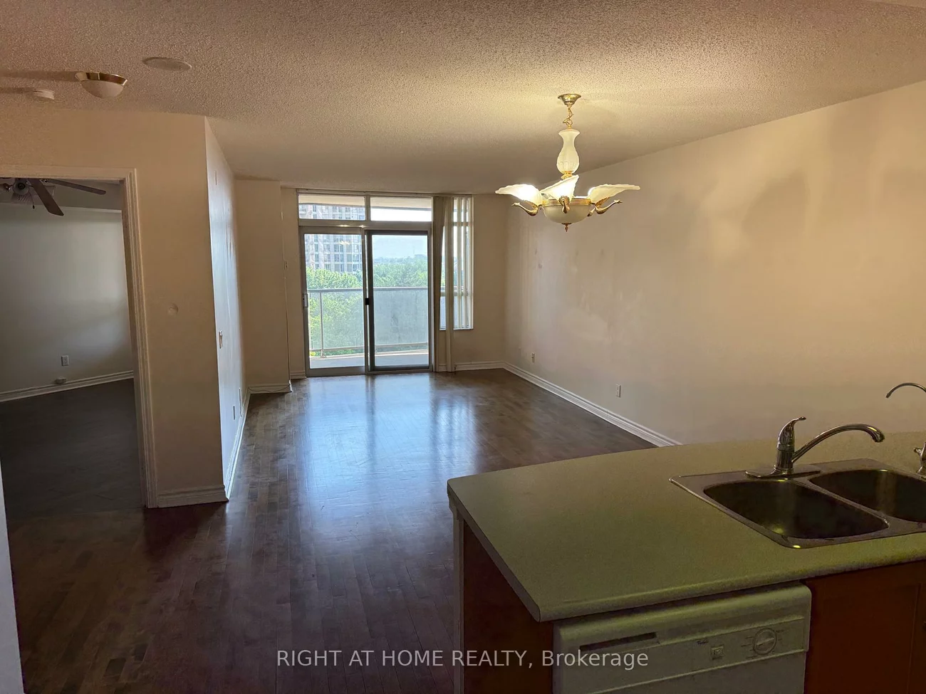 35, Kingsbridge Garden, Hurontario, Mississauga