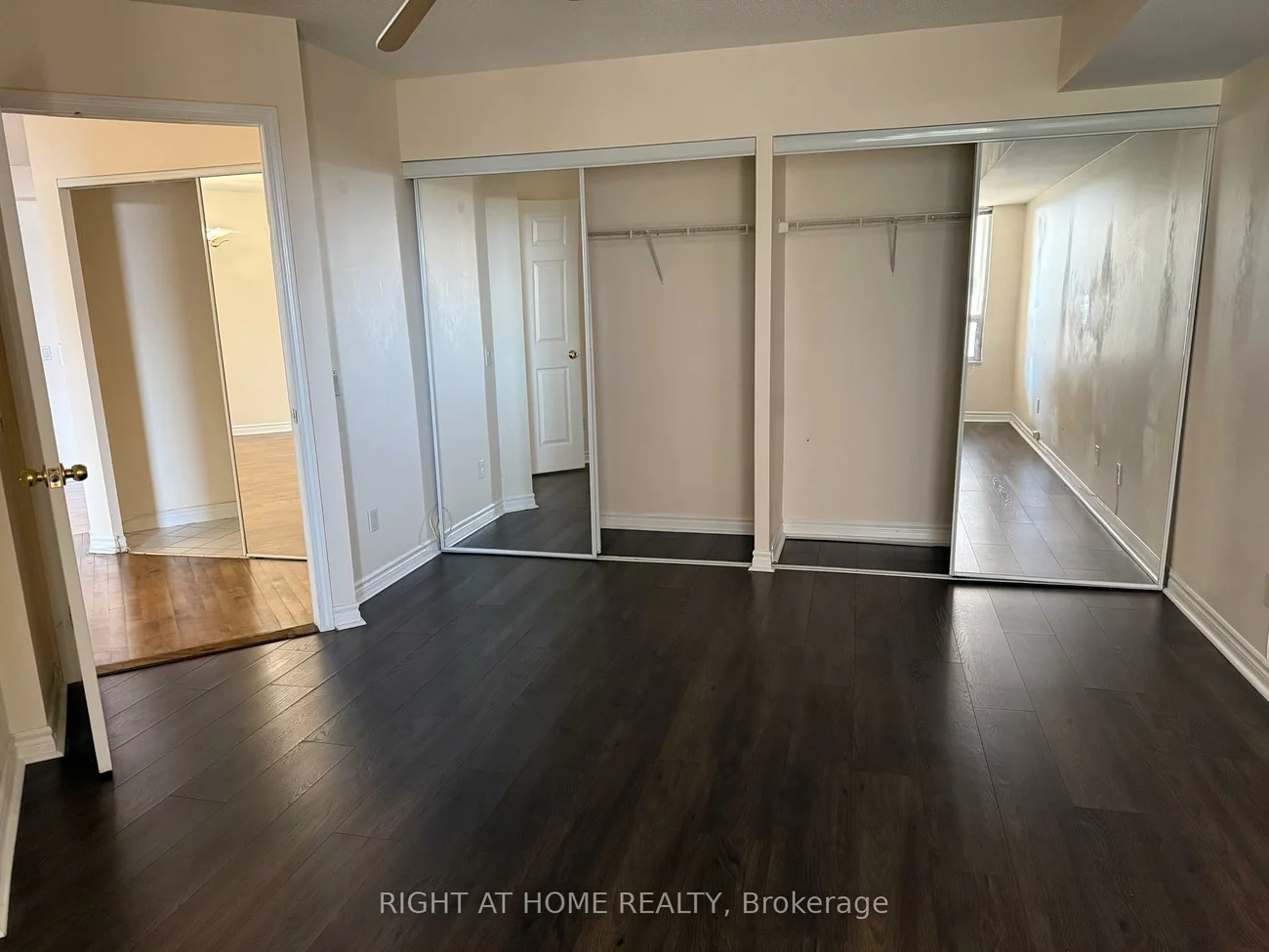 35, Kingsbridge Garden, Hurontario, Mississauga