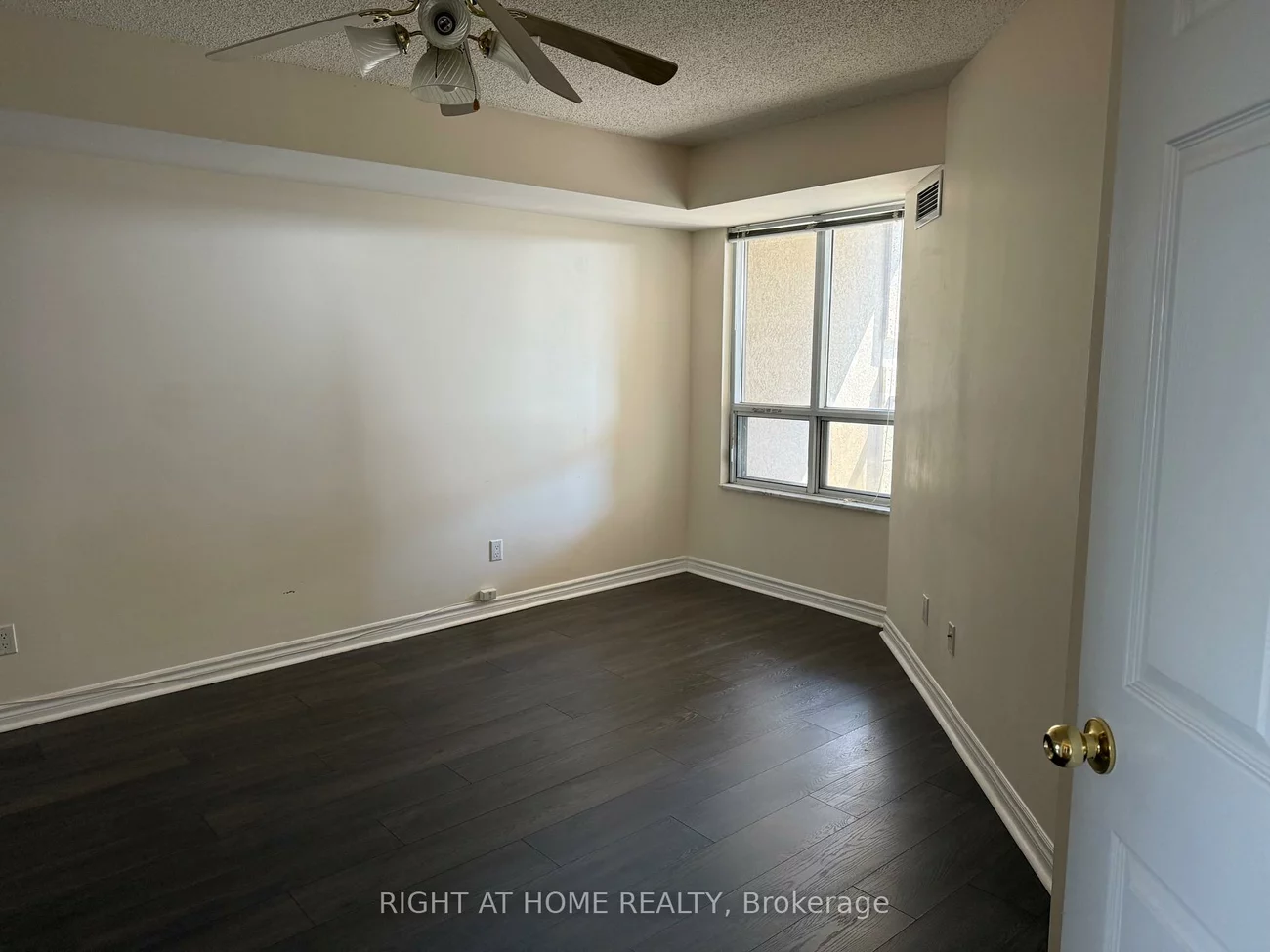 35, Kingsbridge Garden, Hurontario, Mississauga