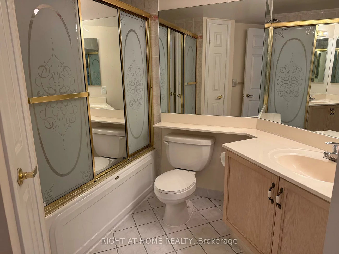 35, Kingsbridge Garden, Hurontario, Mississauga