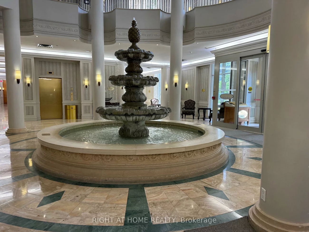 35, Kingsbridge Garden, Hurontario, Mississauga