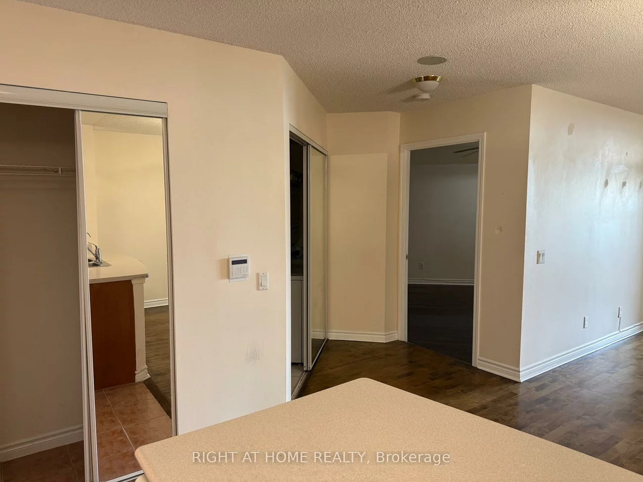 35, Kingsbridge Garden, Hurontario, Mississauga