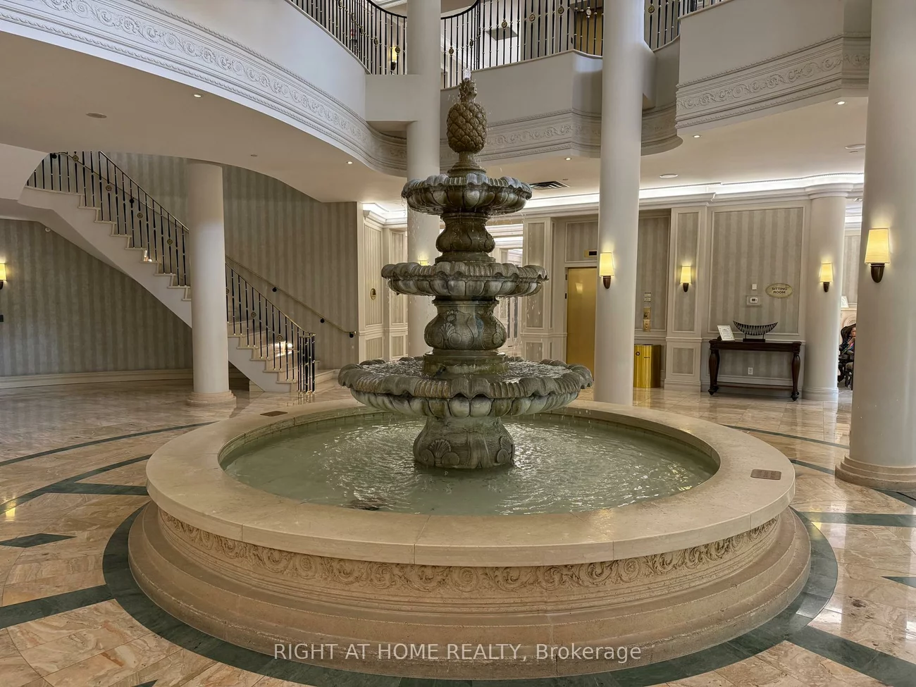 35, Kingsbridge Garden, Hurontario, Mississauga